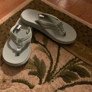 New Chaco flip flops  color Gray/silver Size6